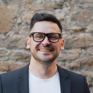 John Picking — Co-fundador AIRES – AI Research & Engineering Studio