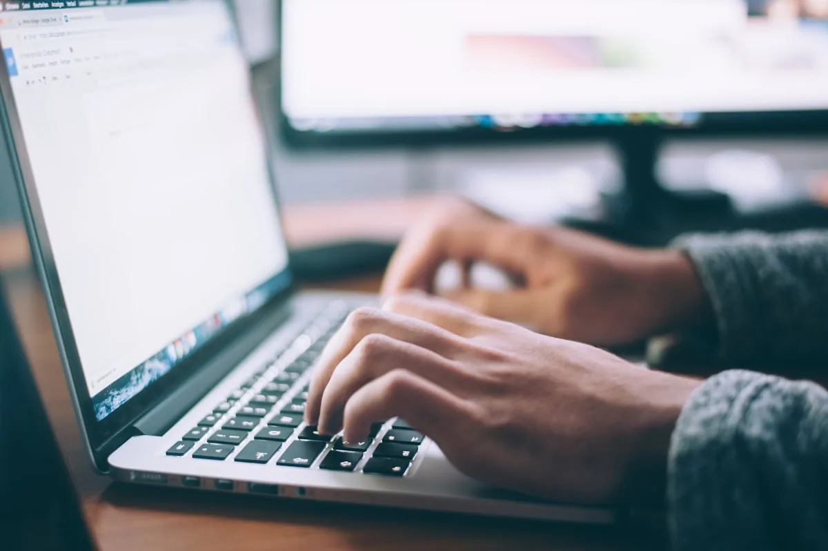 Prompt engineering para equipos de empresa usando modelos de lenguaje IA